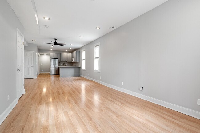 Building Photo - 4537-4539-4539 Swan Ave