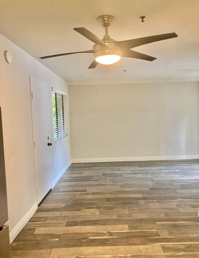Building Photo - 248 W Avenida Palizada