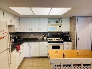 Building Photo - 1290-1292-1292 Gatwick Ct