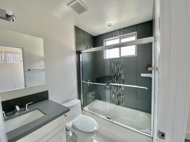 Foto del edificio - 4557 Pickford St