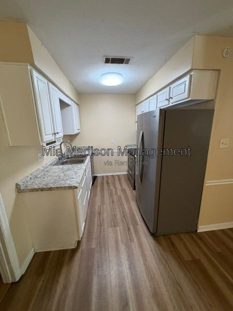 Foto del edificio - 9406 Dunwoody Dr