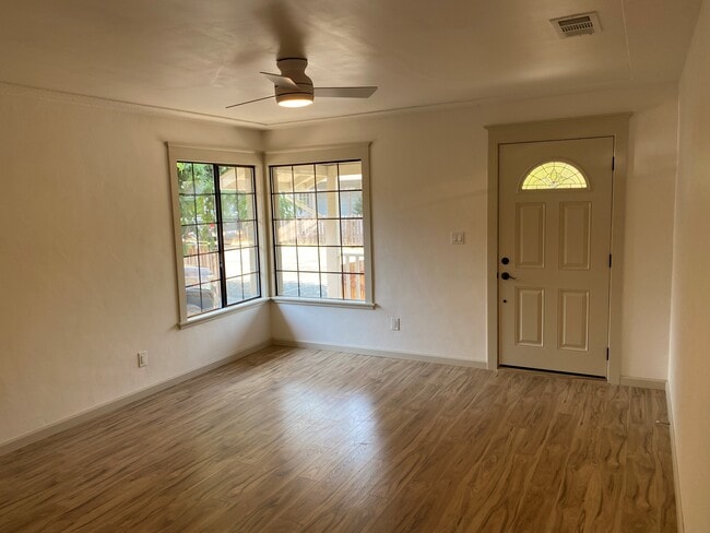 Building Photo - 18029 Poplar Ave