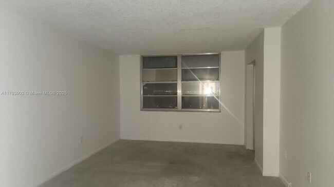 Foto del edificio - 2801 NE 183rd St