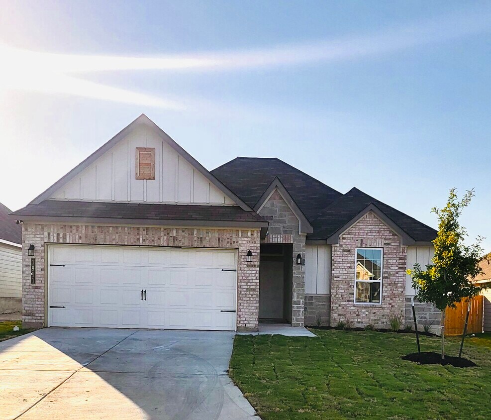 Foto principal - 1402 W Avenue H