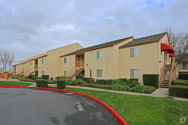 Building Photo - Bridge Street Commons