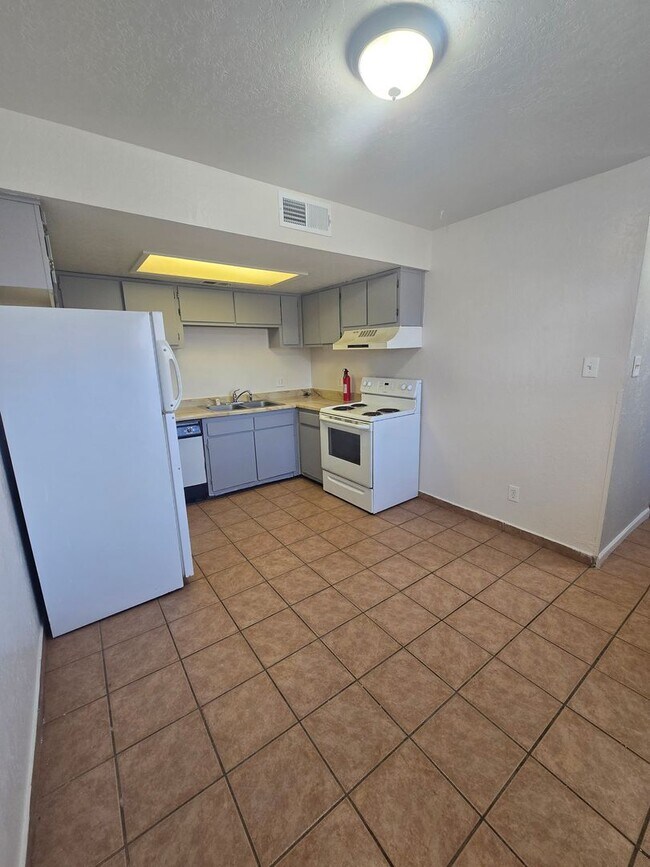 Building Photo - Comfortable 2 Bedroom Rio Rancho Apartment