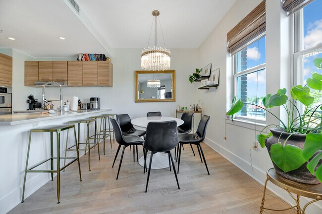 Foto del edificio - 1020 Monroe St NW
