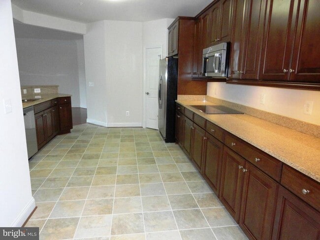Building Photo - 3100 Stone Cliff Dr