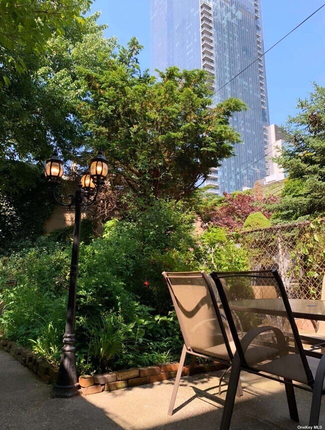 Foto del edificio - 21-49-49 45th Ave