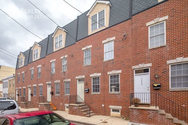 Building Photo - Graduate Hospital Townhome
