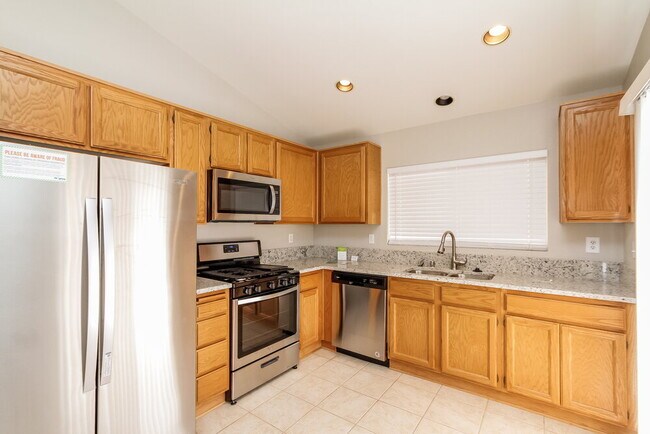 Building Photo - 5560 Merriweather Dr