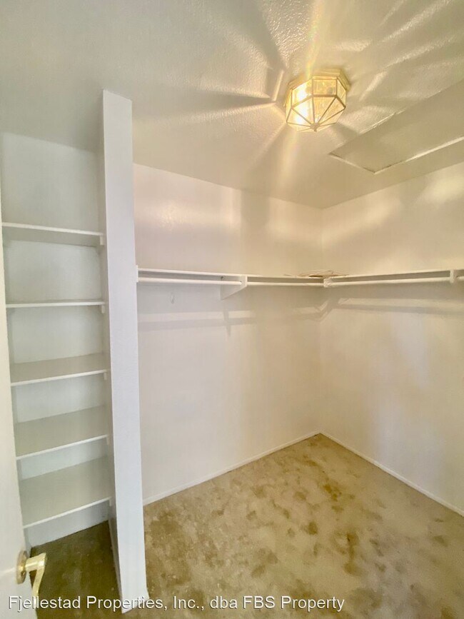 Building Photo - 2 br, 2.5 bath House - 9209 Camino Del Verde