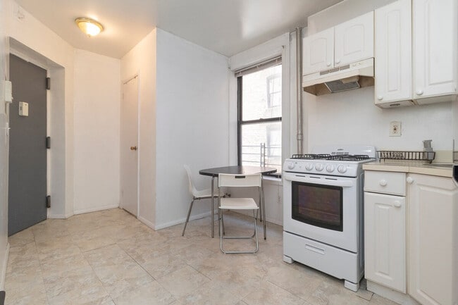 Building Photo - 316 E 96th St