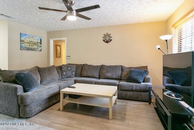Foto del edificio - 4 br, 1 bath House - 6931 Crane Ave