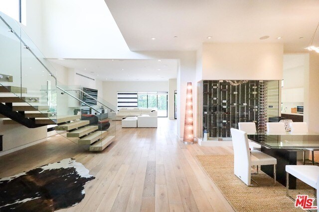 Foto principal - 619 S Orange Dr