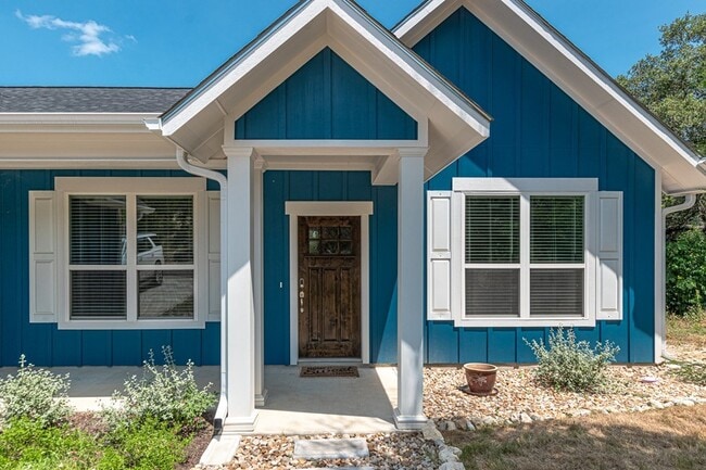 Building Photo - Charming Home In The Heart of Jonestown