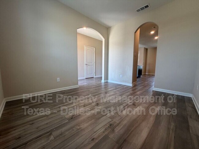 Foto del edificio - 315 Honeysuckle Ln