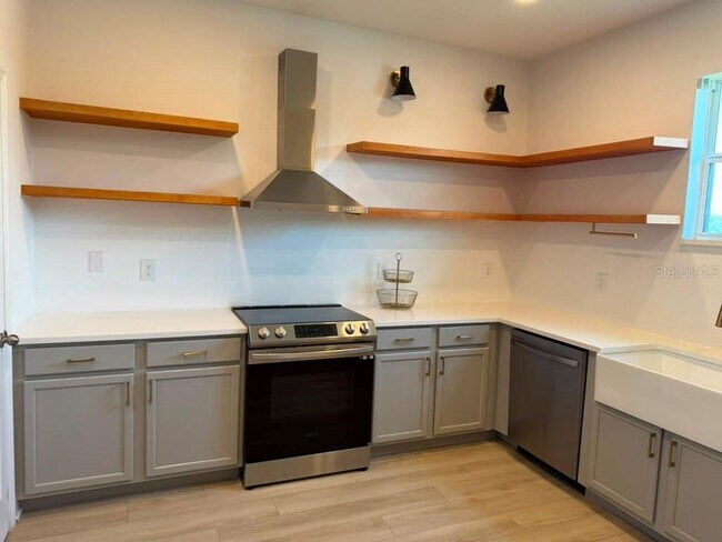 Building Photo - 1221 Priory Cir