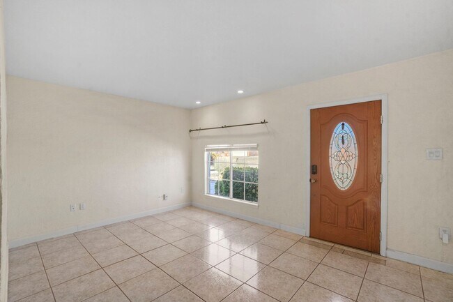 Building Photo - Beautiful, CARPET FREE, 2 - Story Home wit...