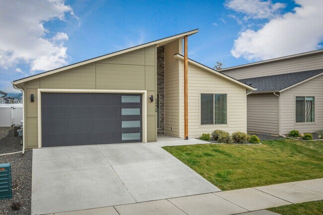 Foto del edificio - CDA Place Neighborhood- upgraded 3 bed 2 b...
