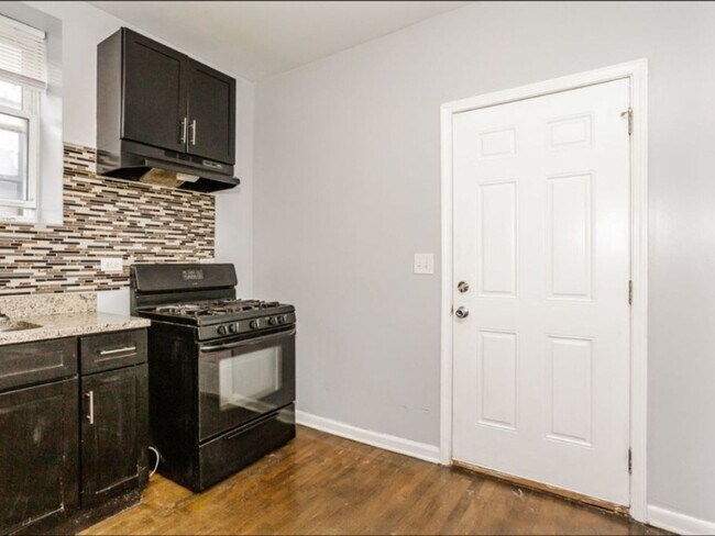 Building Photo - ** Spacious 3-Bedroom Apartment in East Ch...