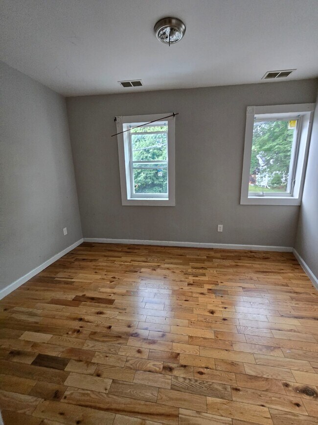 Building Photo - 150 Westerleigh Rd