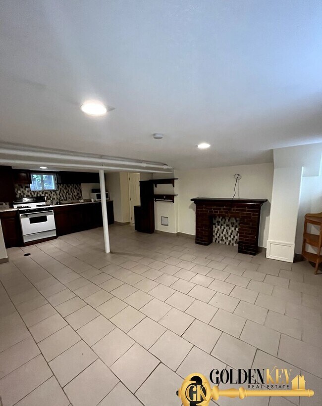 Building Photo - 5827 Lumley