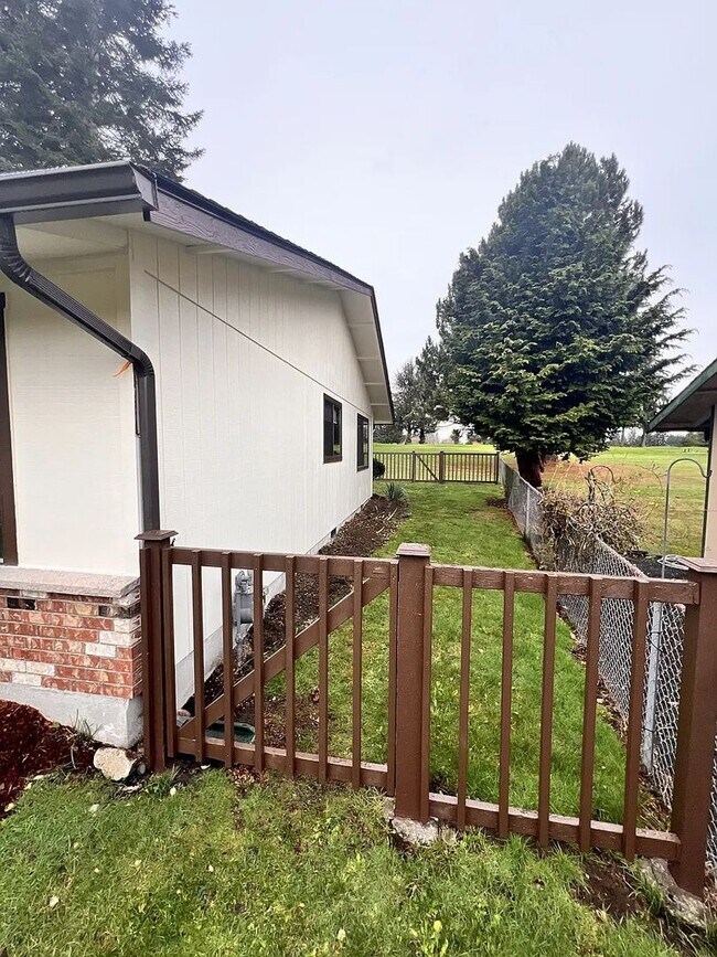 Foto del edificio - Rambler Golf Course View 3bd 2bath Avail. March 6th