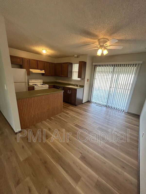 Foto del edificio - 1530 N Maybelle St