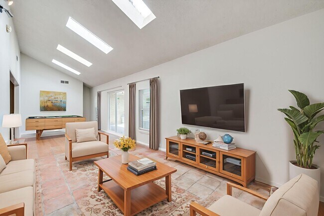 Foto del edificio - 1710 Green Oaks Dr