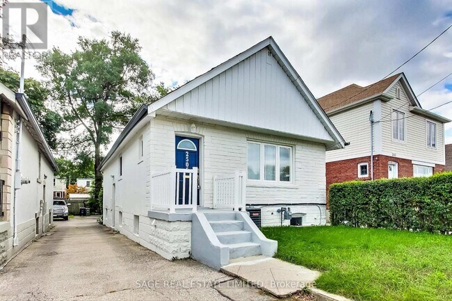 Photo du bâtiment - 2505 Gerrard St E