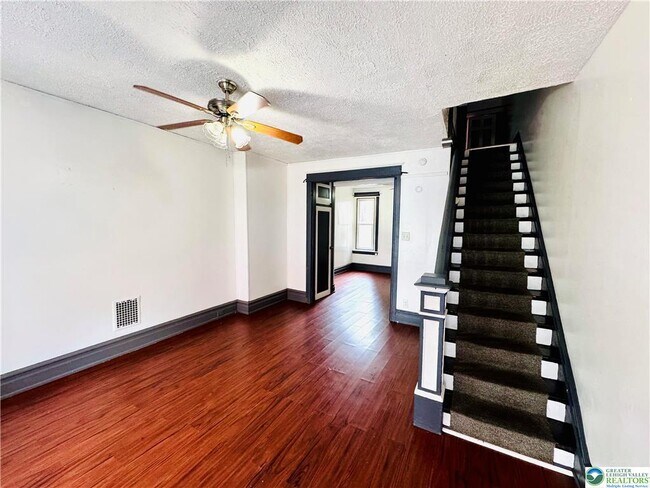 Building Photo - 637 N Penn St