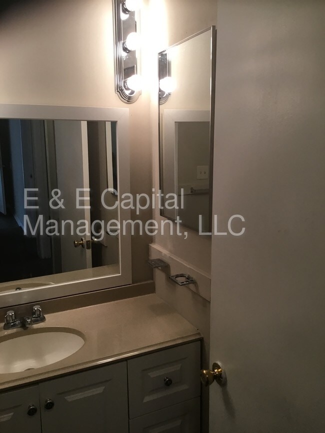 Foto del edificio - Move in special for this awesome Condo!