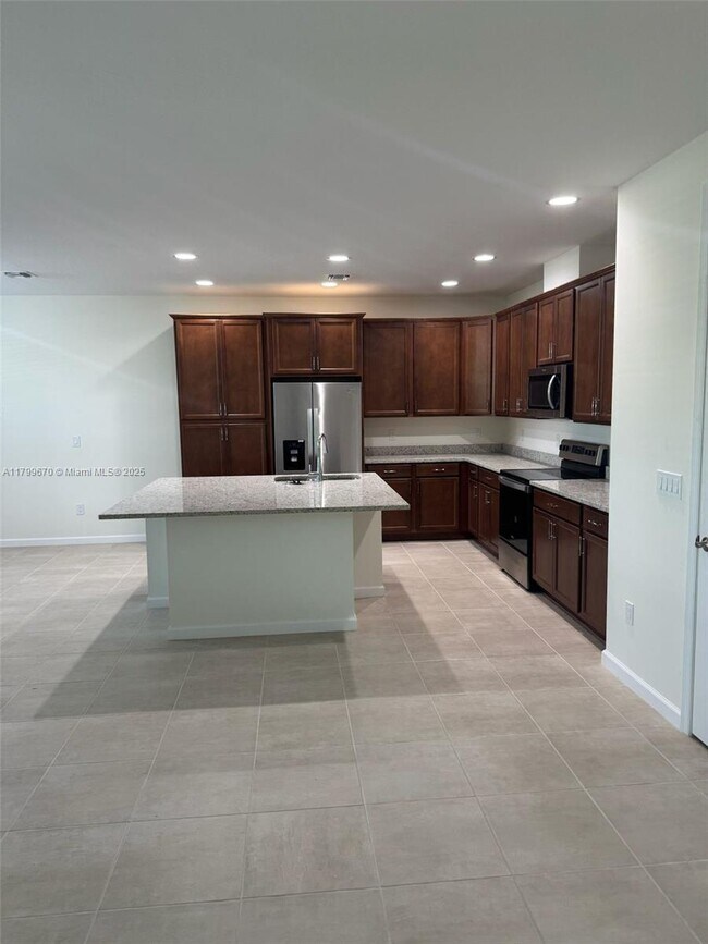 Building Photo - 5230 Thatcher Ct