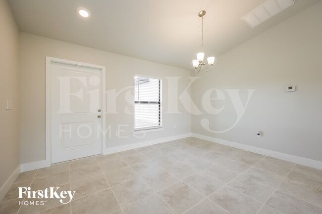 Foto del edificio - 915 Plumosa Ave