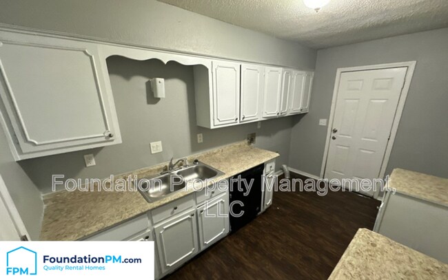 Foto del edificio - 4396 Howardcrest Dr