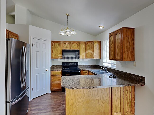 Foto del edificio - 923 Canfield Dr