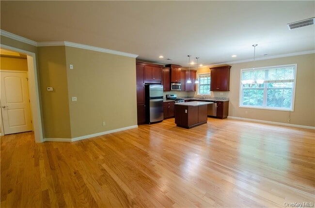 Building Photo - 304 Canter Ct
