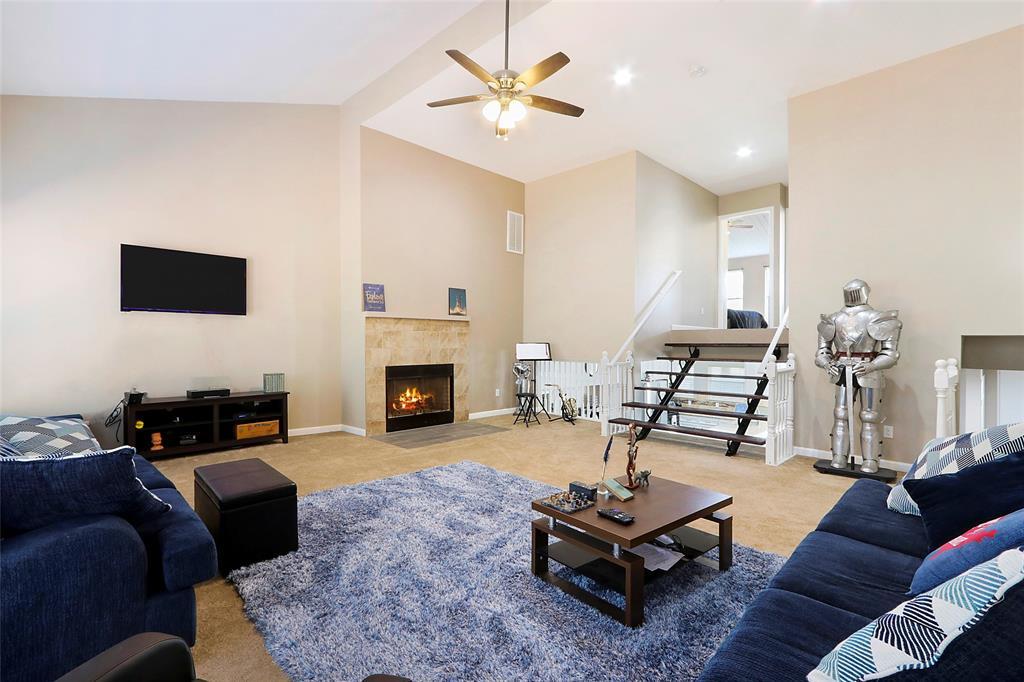 Primary Photo - 3 Lakeway St