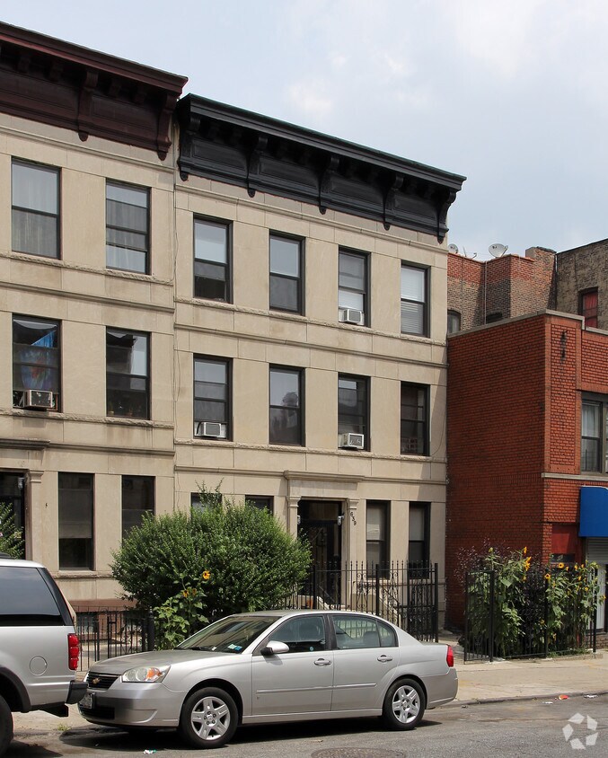 Foto principal - 639 Sterling Pl