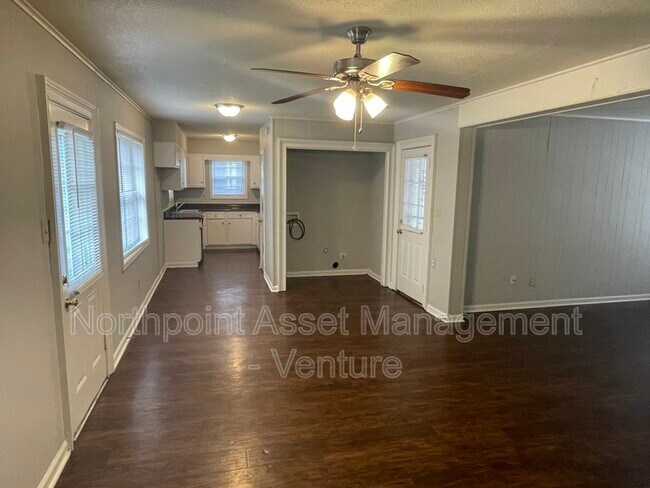 Foto del edificio - 4065 Haliburton St