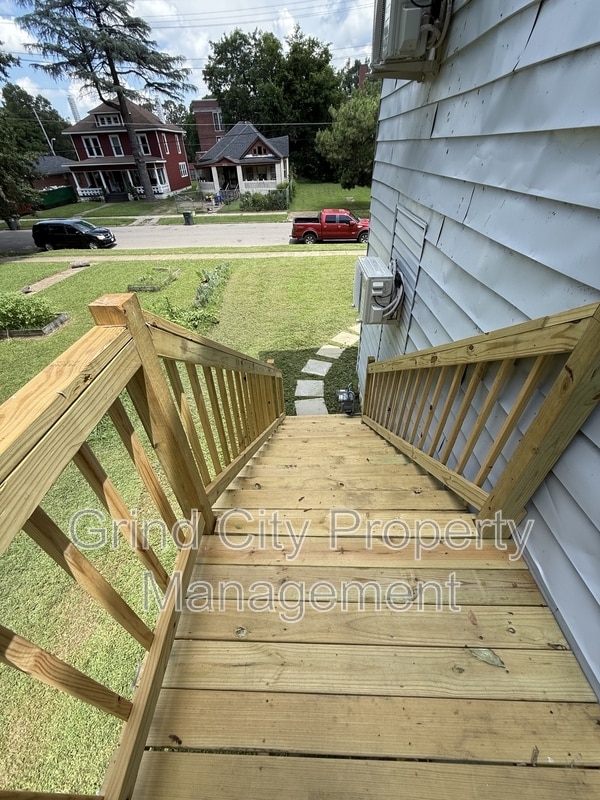 Photo - 997 S Willett St Apartment