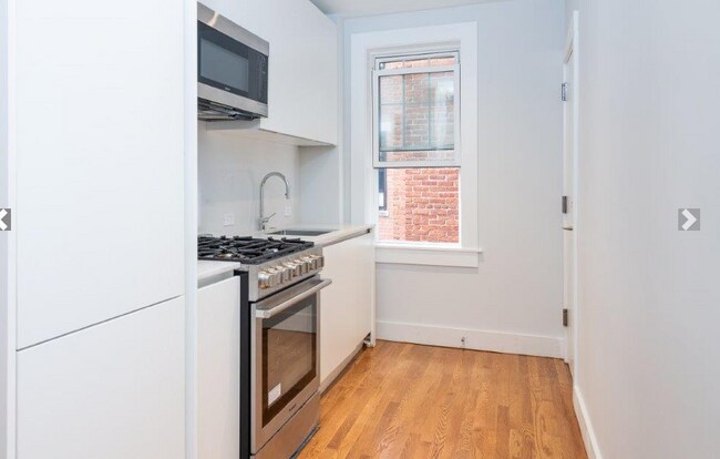 Building Photo - 17 Forest St