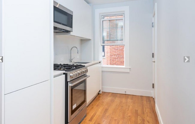 Building Photo - 17 Forest St