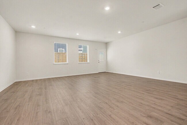 Building Photo - 125 Arbor Dr