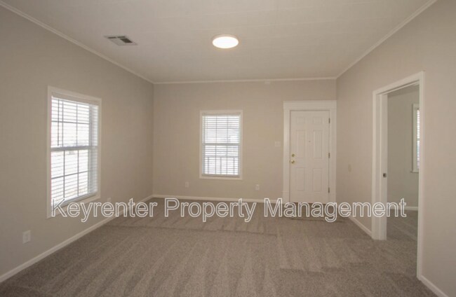 Foto del edificio - 323 E Will Rogers Blvd