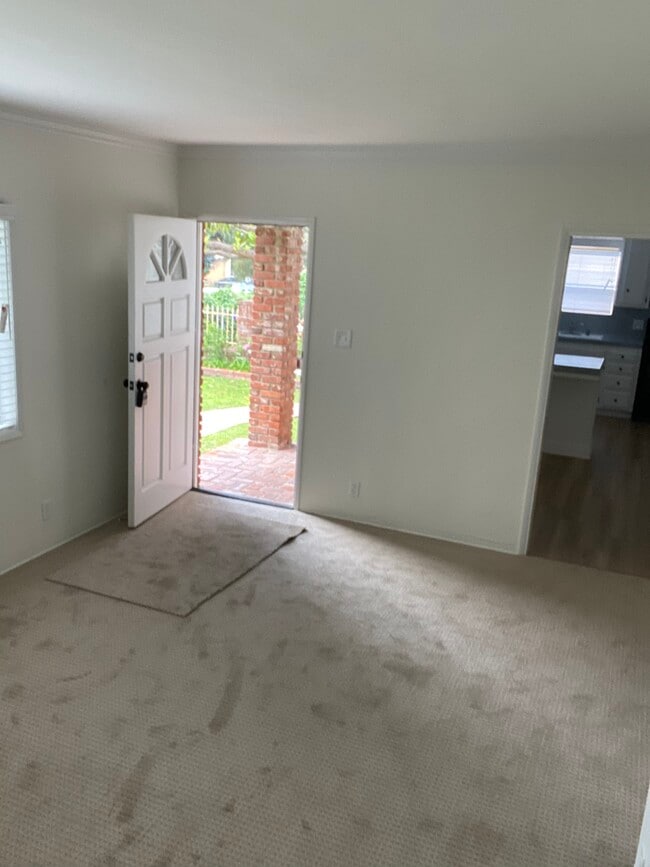 Entry - 24260 Ocean Ave