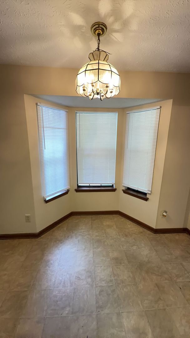 Building Photo - 103 Valley Creek Dr
