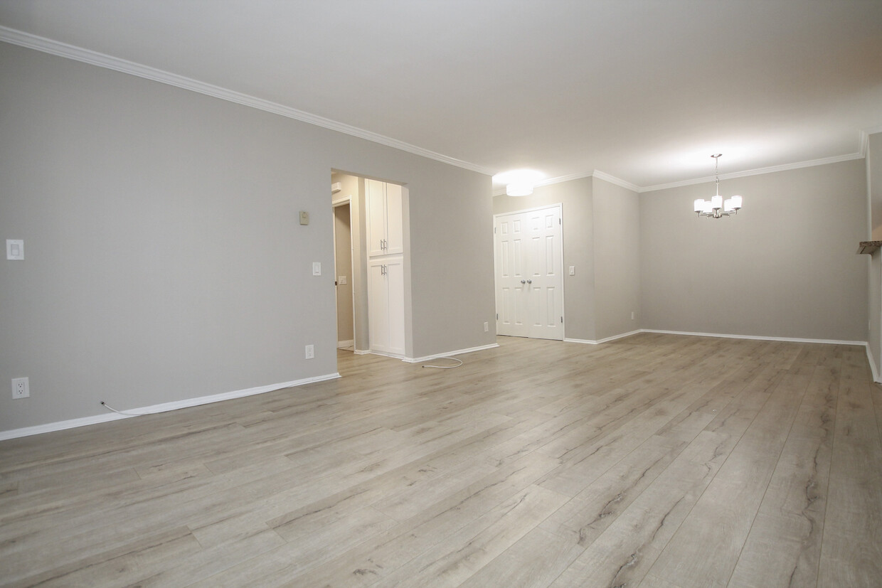 Foto principal - 320 S Clark Dr