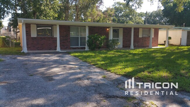 Building Photo - 2160 Alemanda Dr